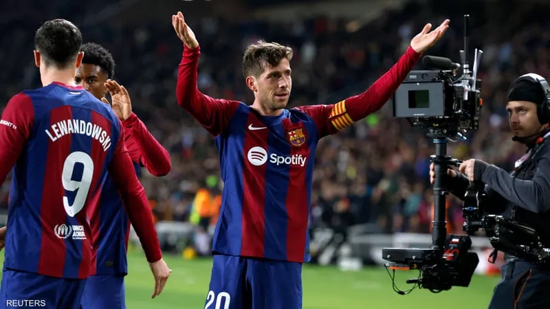 روبرتو ينقذ برشلونة من فخ ألميريا.. ويعيده لسكة الانتصارات