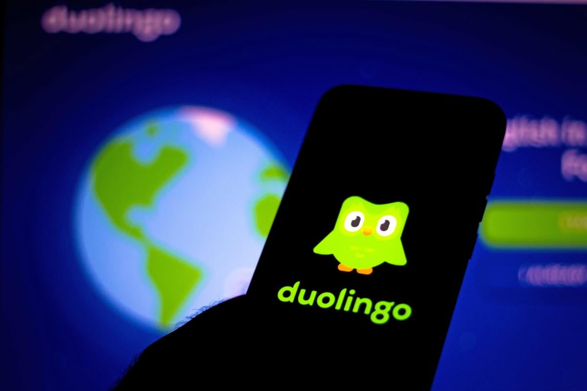 duolingo تسرح 10% من موظفيها وتعتمد الذكاء الاصطناعي