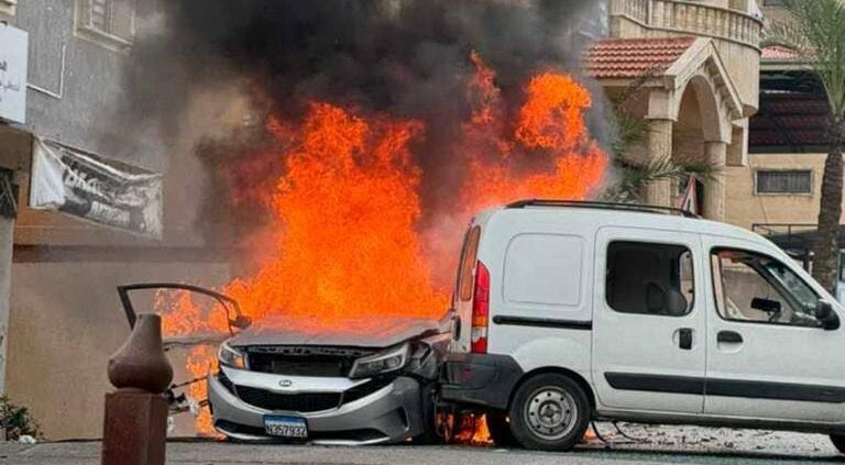 بالفيديو.. مسيرة إسرائيلية تستهدف سيارة في بلدة كفرا لبنان