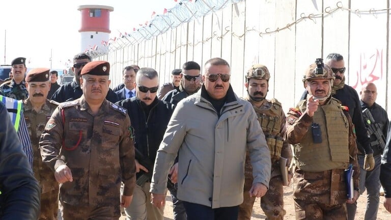 العراق.. وزير الداخلية يفتتح الجدار الحدودي مع سوريا (صور)