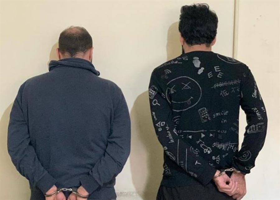 "المهيوب" وأحد أفراد عصابته في قبضة الأمن