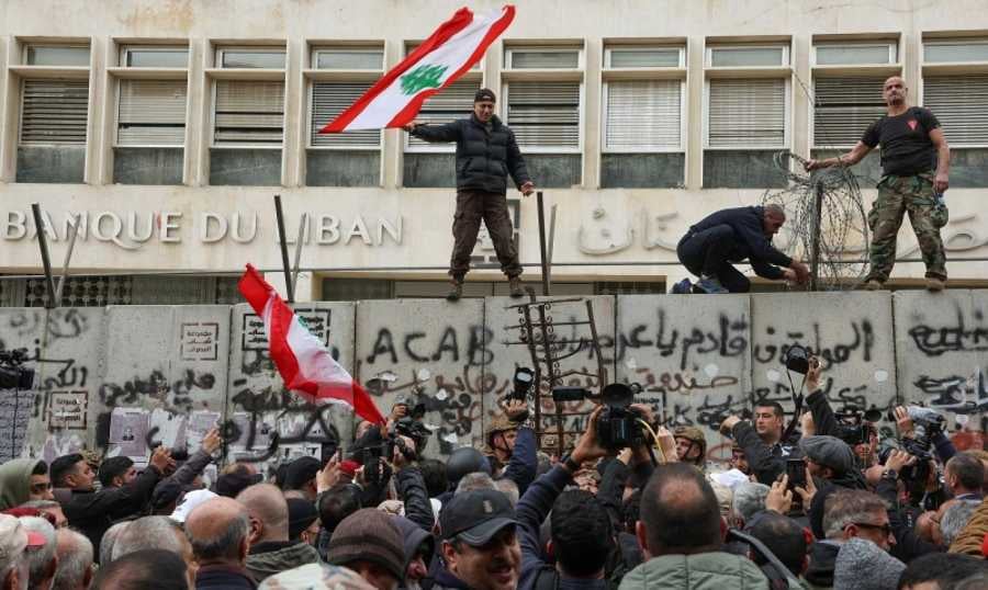 تجمّع العسكريين المتقاعدين: سنمنع مجلس الوزراء من الانعقاد غدًا