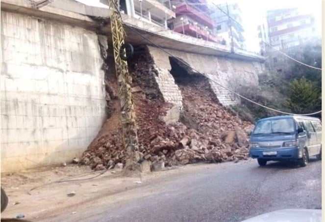 انهيار اضافي على طريق السفيرة والبلدية تناشد الاسراع في تأهيلها