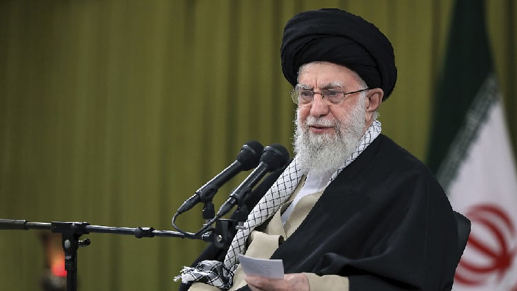 خامنئي يهدد إسرائيل: مهاجمة قنصليتنا تعني مهاجمة الأراضي الإيرانية