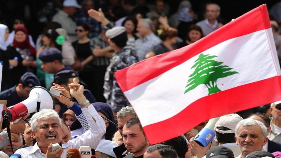 للمرة الأولى.. لا رواتب نهاية الشهر للموظفين والعسكريين