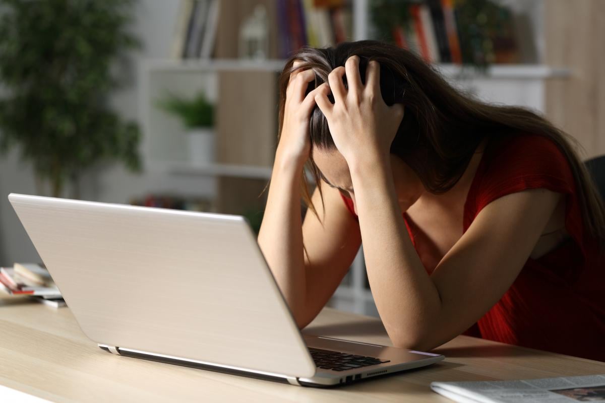 طفلة تبلغ 10 سنوات تقع ضحية احتيال إلكتروني وتفقد مدخرات أمها