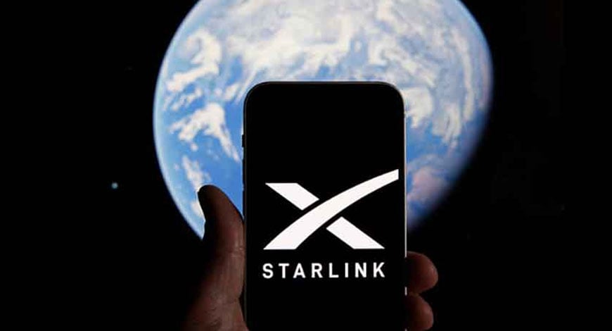 إيلون ماسك ينشر من هاتف متصل مباشرة بالإنترنت عبر الأقمار الصناعية لـSpaceX