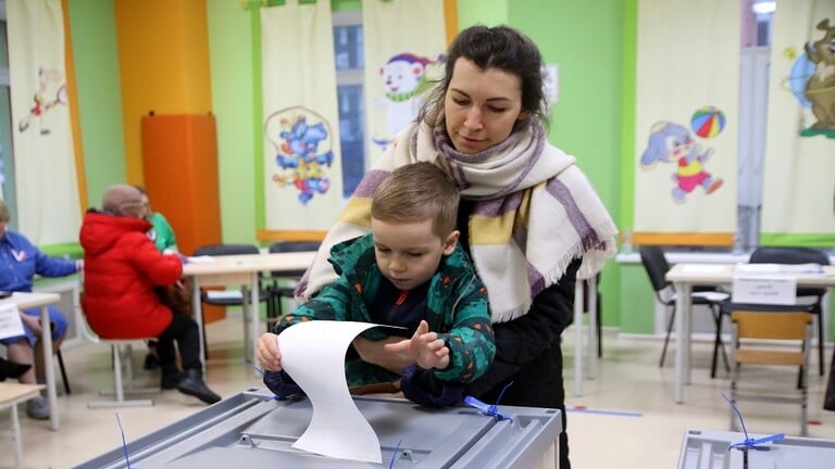 الانتخابات الروسية.. الناخبين يتوافدون للمشاركة في اليوم الثاني من التصويت