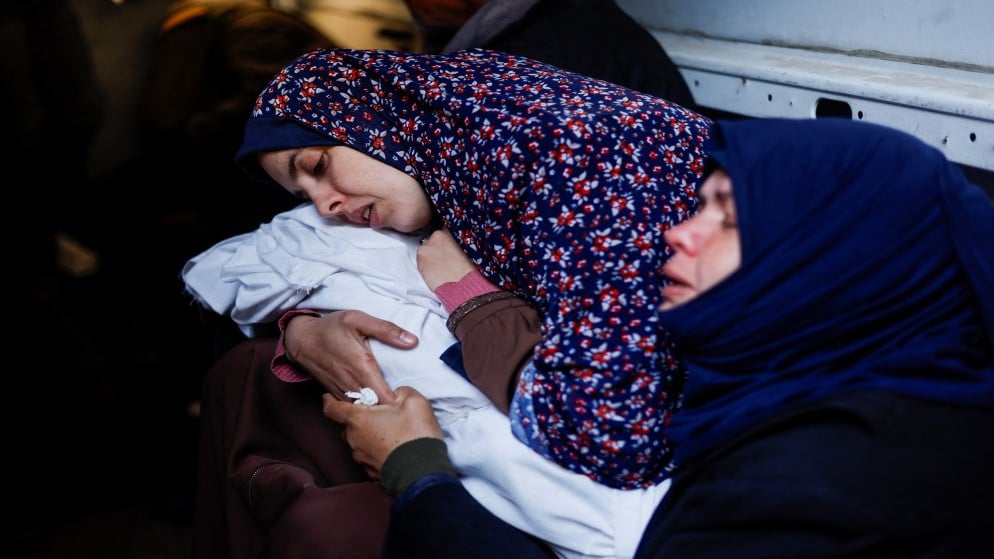 قتلى وجرحى جراء القصف الإسرائيلي لعدة مناطق في غزة الليلة الماضية