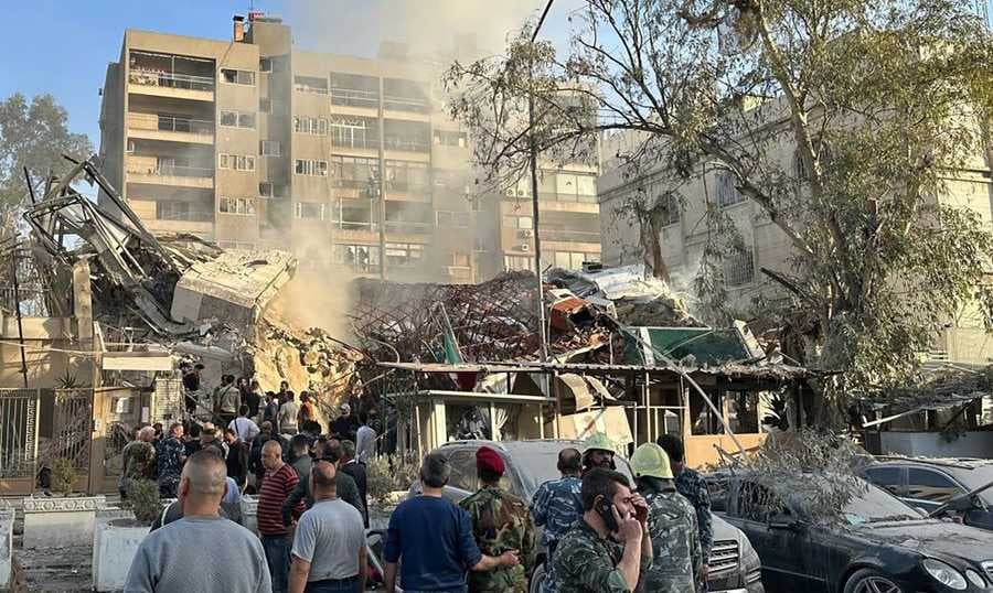 بينهم لبناني... ارتفاع حصيلة قتلى الضربة على القنصلية الإيرانية