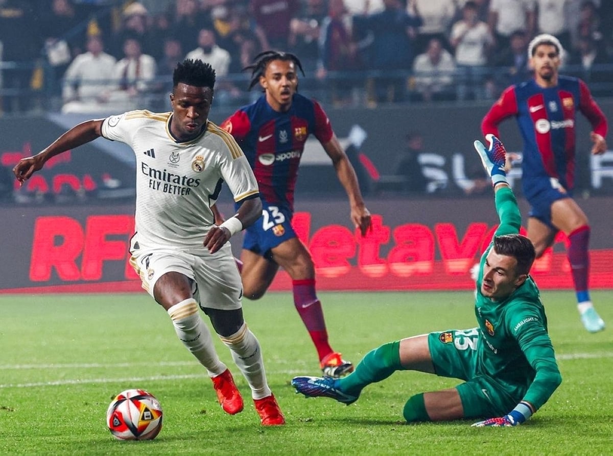 "أنشيلوتي: الكلاسيكو فرصة لريال مدريد للاقتراب من لقب الليغا"