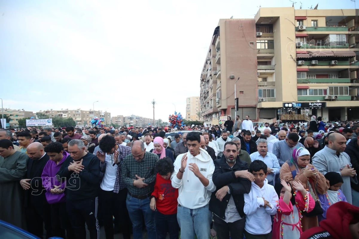 اختلاط الرجال بالنساء في صلاة عيد الفطر بمصر
