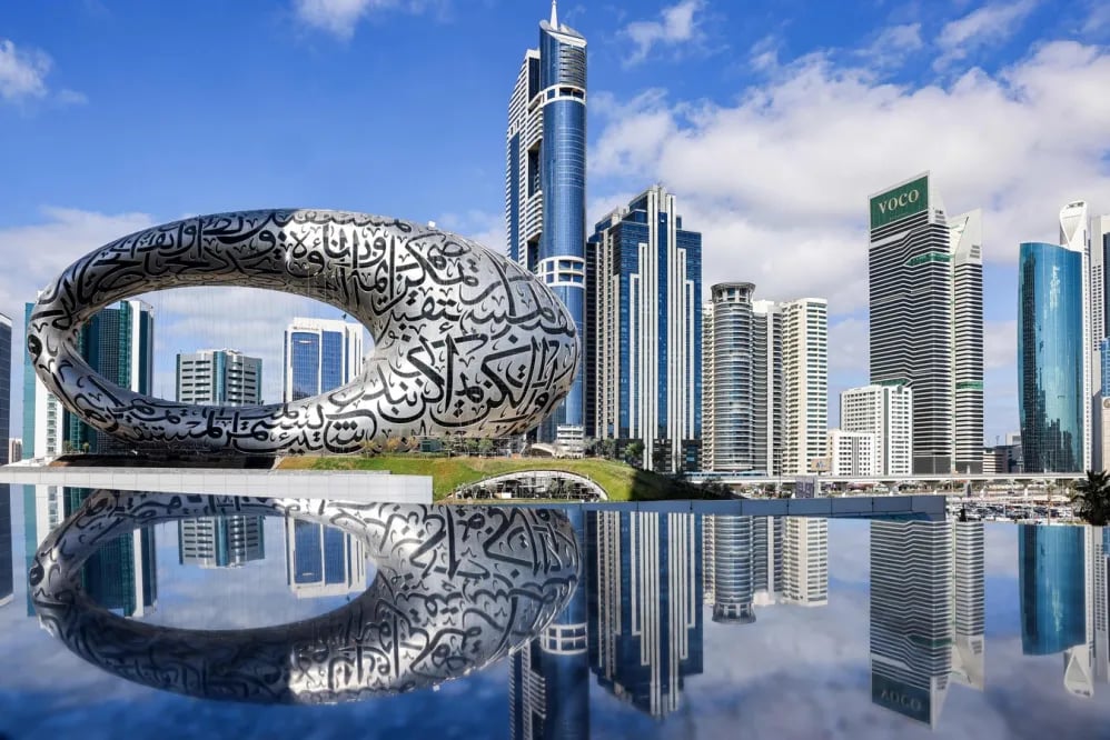 طلبا تعويض بـ 100 ألف درهم بسبب حشرة في الطعام.. ومحكمة الإمارات تصدر حكمها