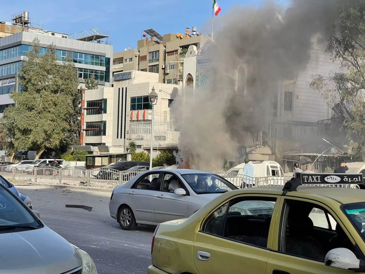 انفجار عنيف يدمر مبنى ملاصق للسفارة الإيرانية في دمشق