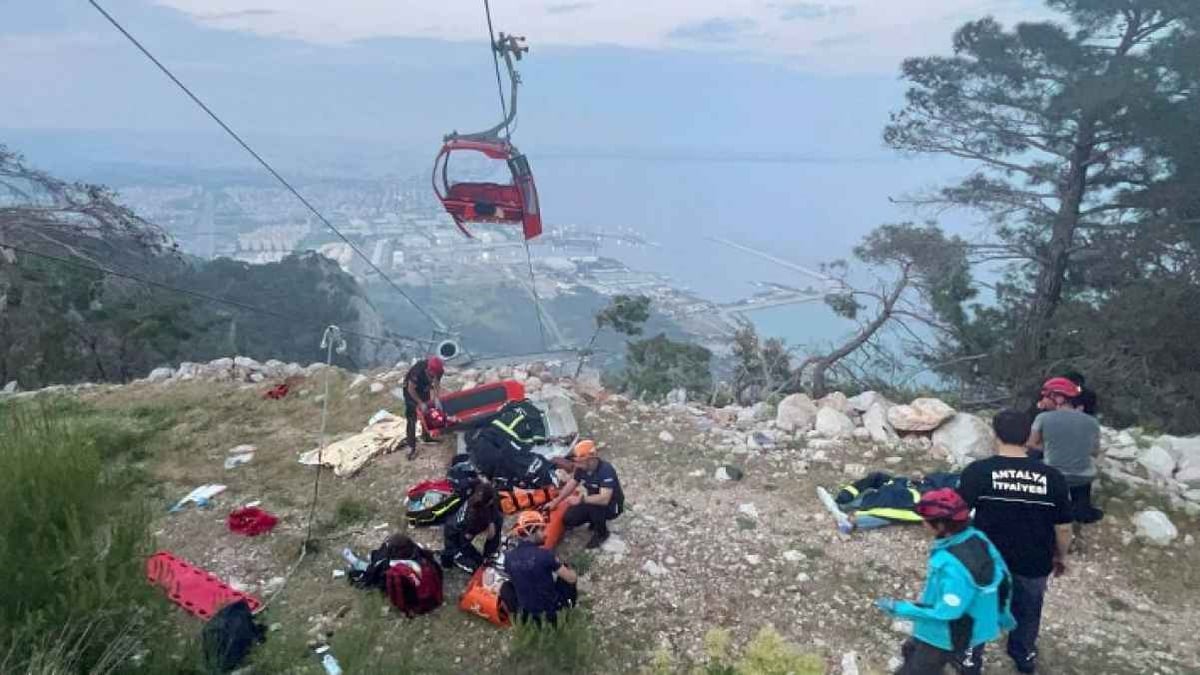إنقاذ ركاب تلفريك في جنوب تركيا بعدما علقوا في إحدى المقصورات 24 ساعة