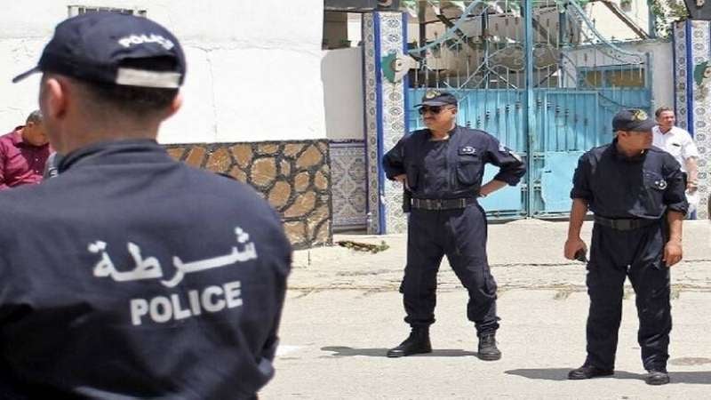 شاب يطعن شقيقته بخنجر خلال بث مباشر على “الانستغرام”(صور)