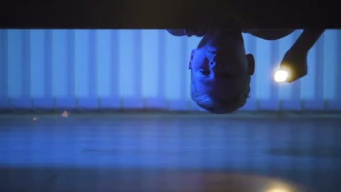 العثور على "البعبع الحقيقي" تحت سرير طفل