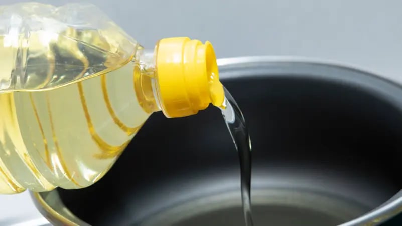 عقاباً لخيانته.. سكبت عليه "الزيت المغلي" اثناء نومه!