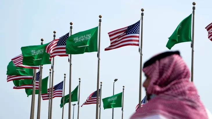 صحيفة: السعودية تجري محادثات مع أمريكا بشأن اتفاقية دفاع