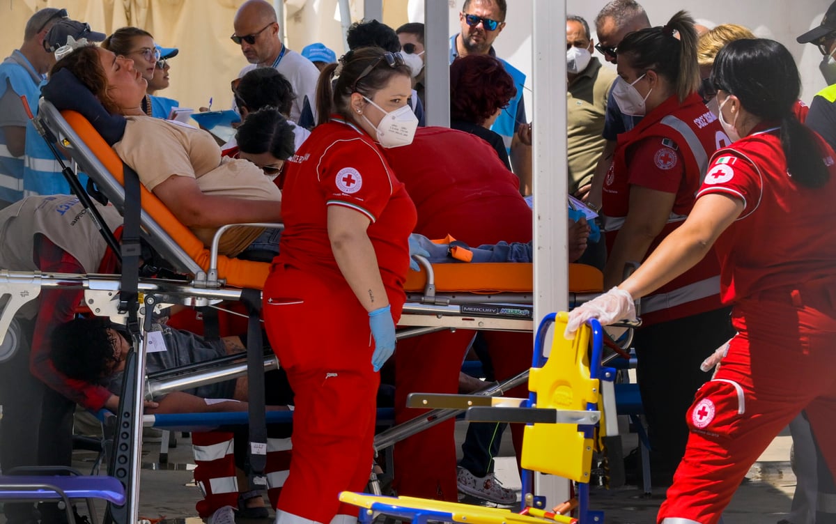 من إيران وسوريا والعراق.. غرق عشرات المهاجرين بعد تحطم سفينتين قبالة إيطاليا