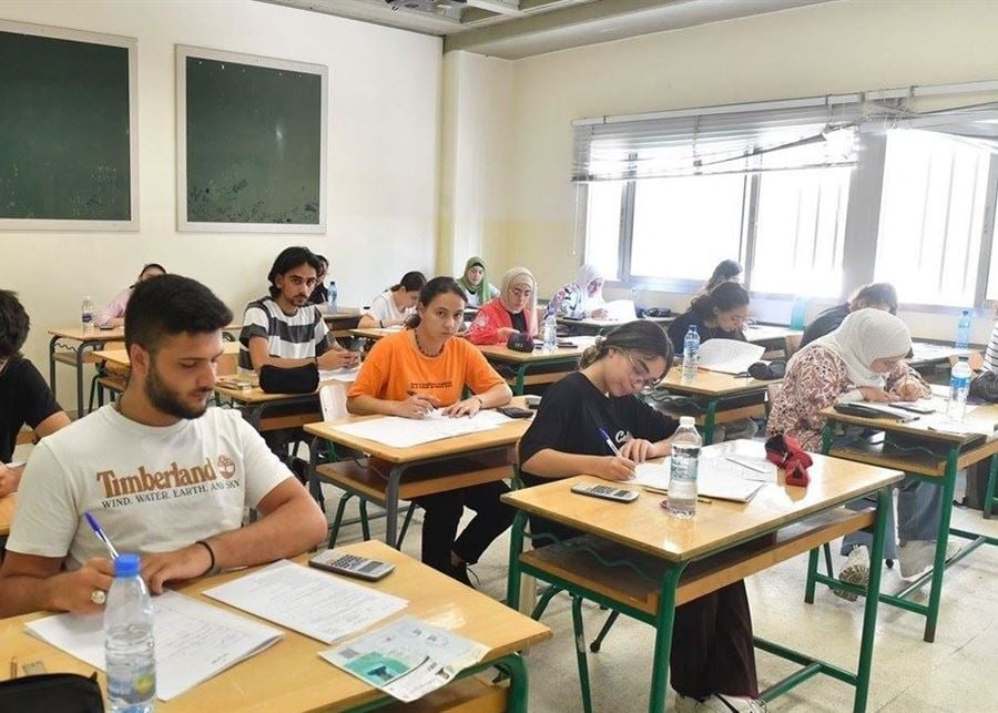 الحلبي يوقع التوصيف الجديد لمواد الامتحانات الرسمية