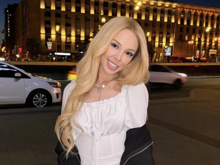 فتاة تُمنع من دخول لسلسلة مطاعم بسبب سلوكها المقزز!(صور)