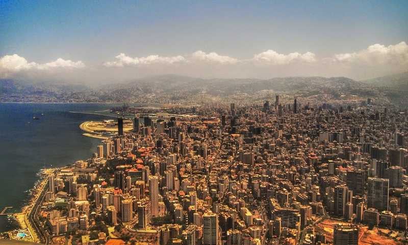 بالفيديو: نجاةُ عائلة بأعجوبة في بيروت!