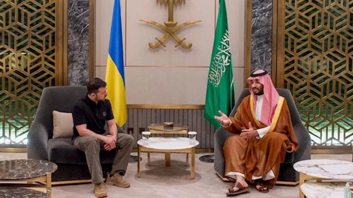 بن سلمان يستقبل زيلينسكي في جدة