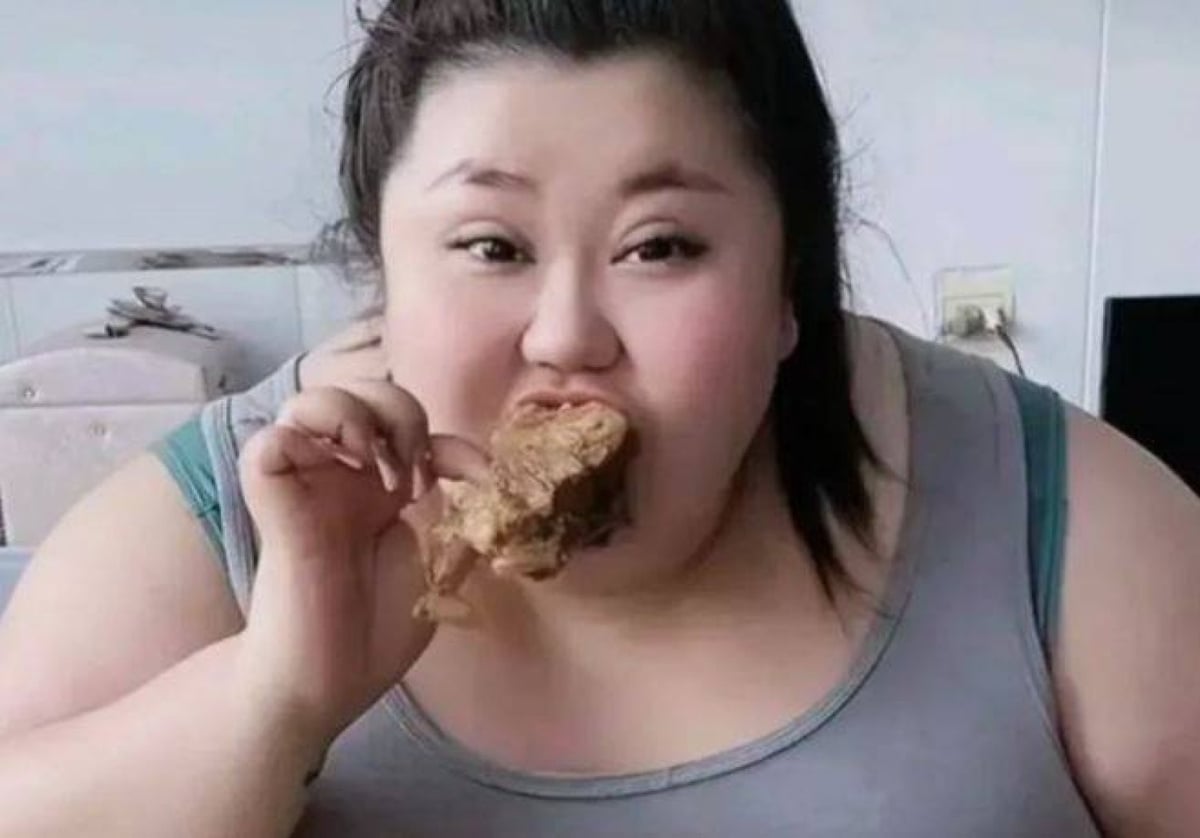 موت شابة على الهواء بسبب الإفراط في تناول الطعام