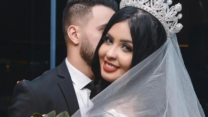 موقف لا يوصف.. مؤثرة تعلم بوفاة زوجها خلال بث حي