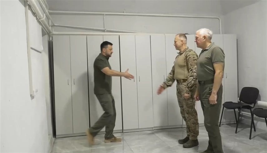 زيلينسكي يزور منطقة على الحدود مع كورسك الروسية