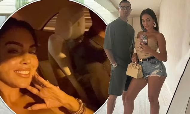 رونالدو يتألق بسيارة "رولز رايس" مع جورجينا في أحدث ظهور له (فيديو)