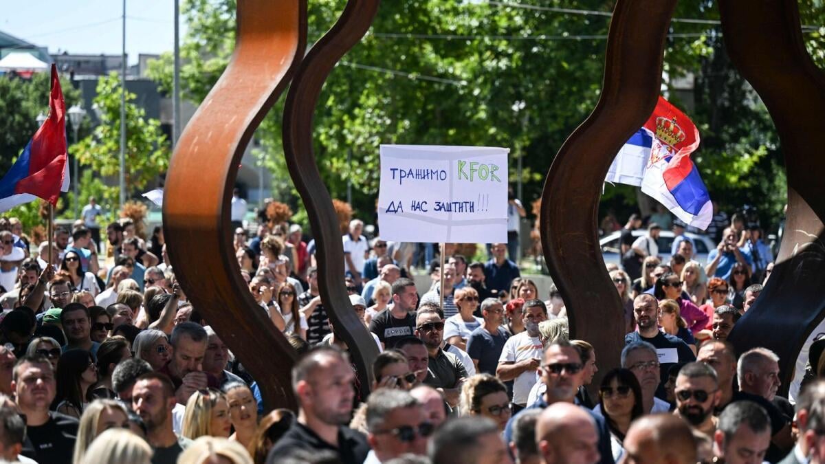 تظاهرة في كوسوفو ضد الدعوة لفتح جسر في مدينة مقسمة