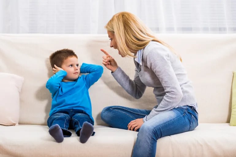 أكثر أنواع إساءة معاملة الأطفال شيوعًا وتأثيراتها