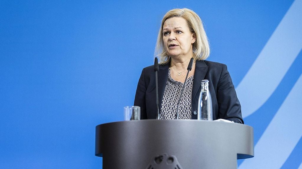 وزيرة الداخلية الألمانية تؤكد على يقظة السلطات الأمنية في ظل توترات الشرق الأوسط