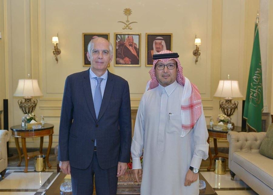 بخاري زار الجميل في بكفيا وعرضا المستجدات في لبنان والمنطقة
