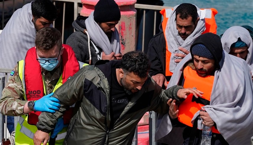 بريطانيا تعتقل 30 شخصاً على صلة بعصابات تهريب البشر