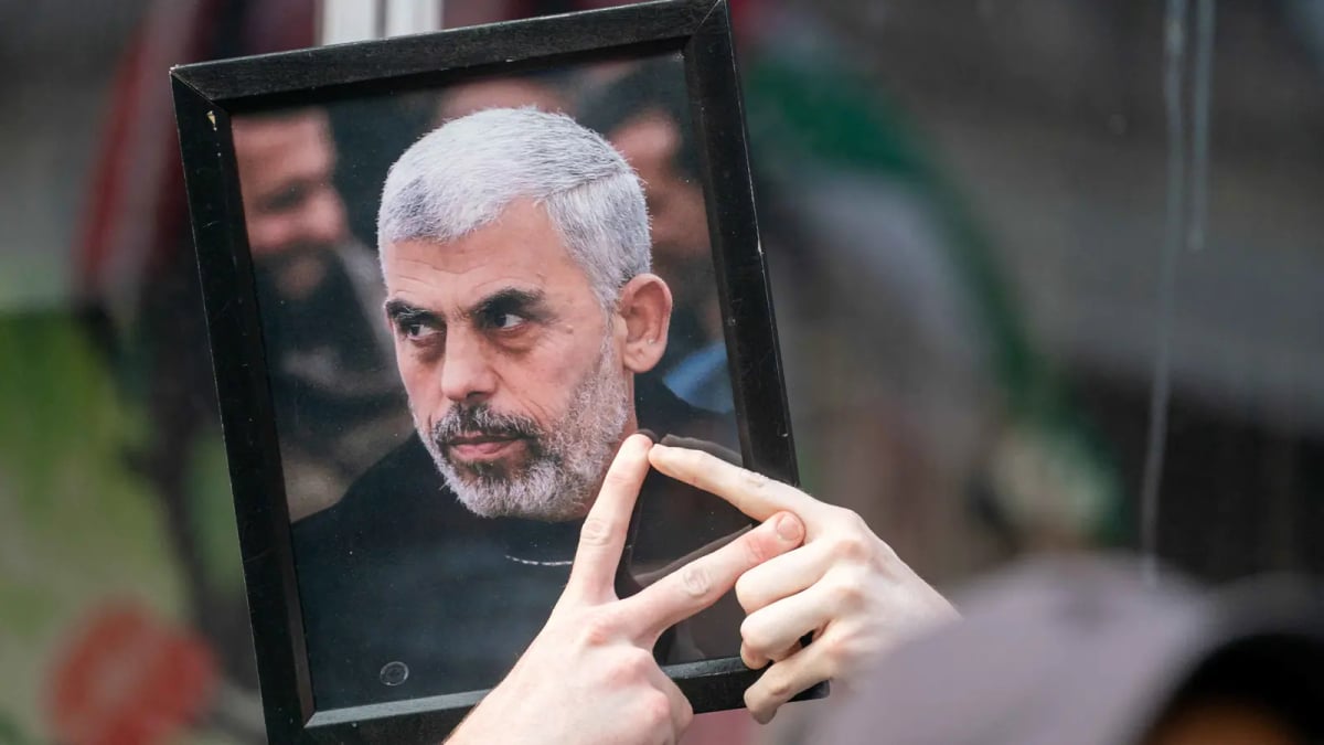 بعد عام على مقتله.. الجيش الإسرائيلي ينشر صورة جديدة ليحيى السنوار