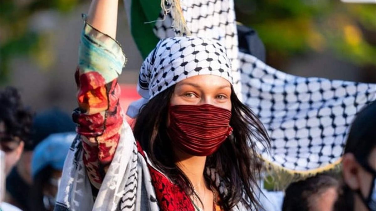 بيلا حديد تعبر عن دعمها لفلسطين خلال حدث في باريس (فيديو)