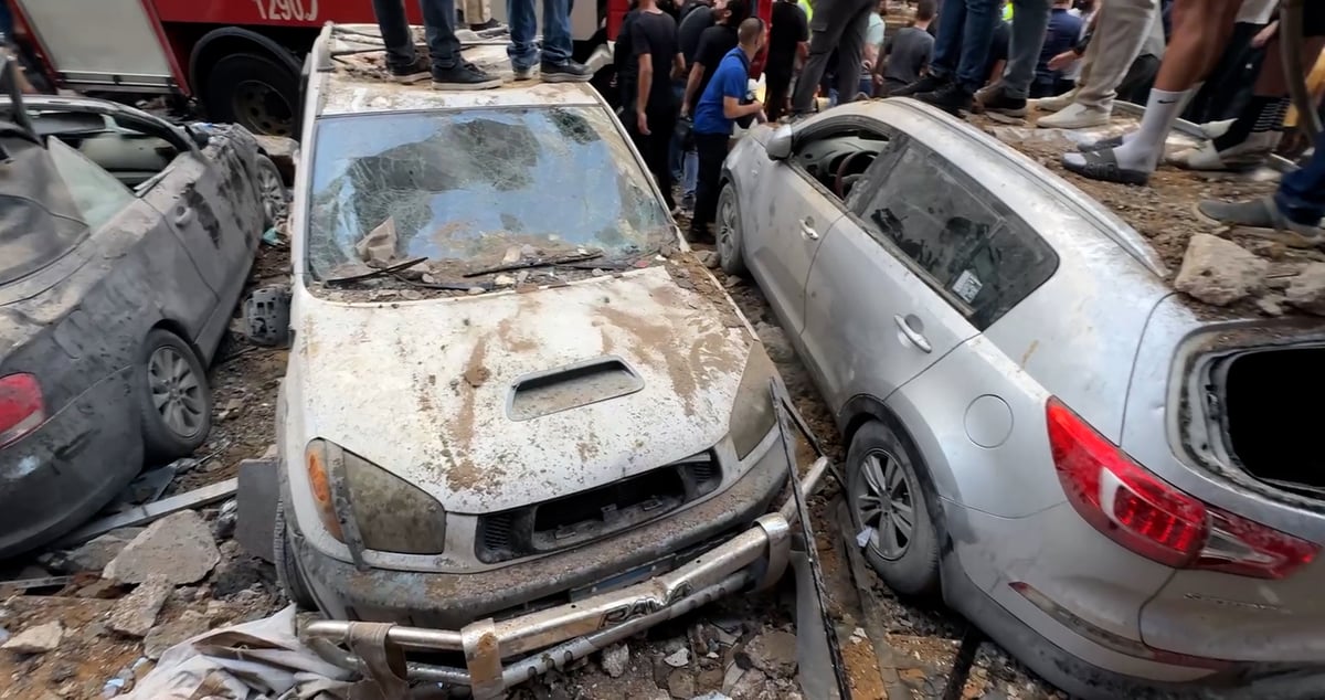 استمرار انتشال جثث الشهداء والمصابين والبحث عن المفقودين ورفع أنقاض المباني المستهدفة