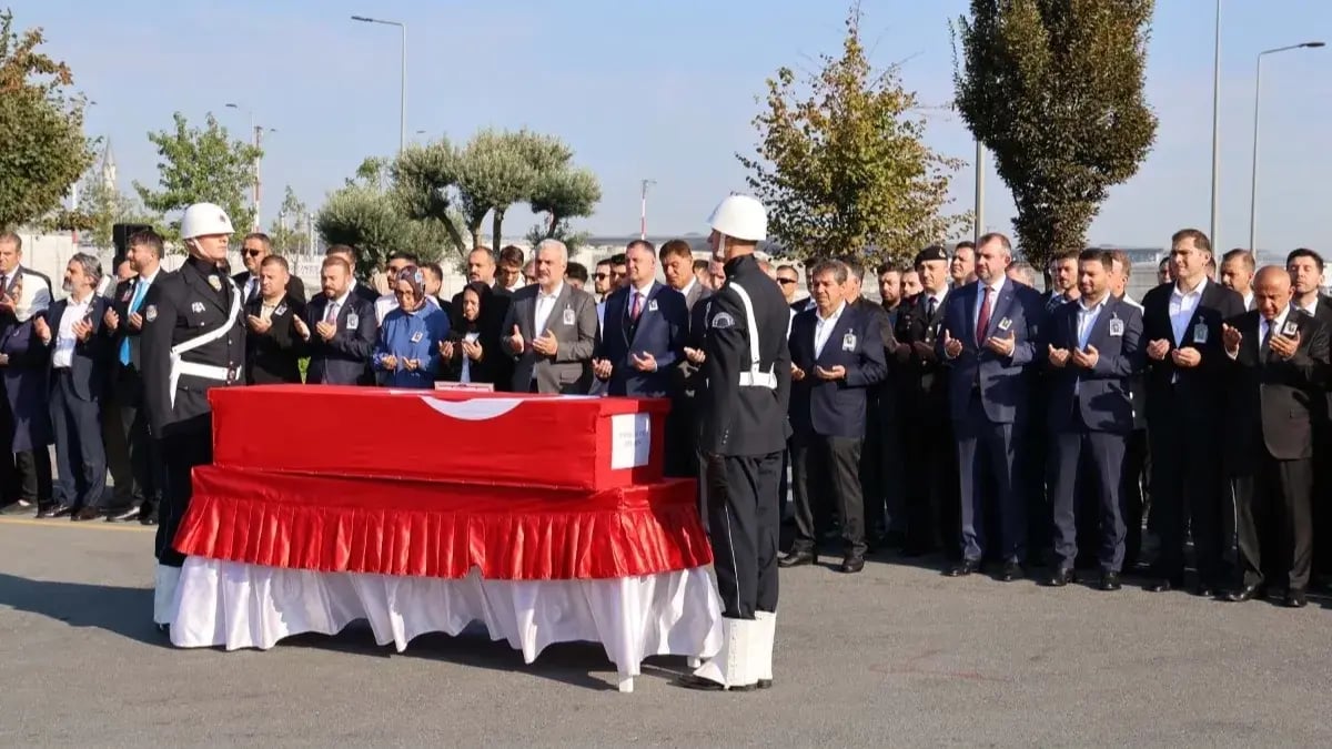 وصول جثمان الناشطة عائشة نور إلى تركيا وتوارى الثرى غدا