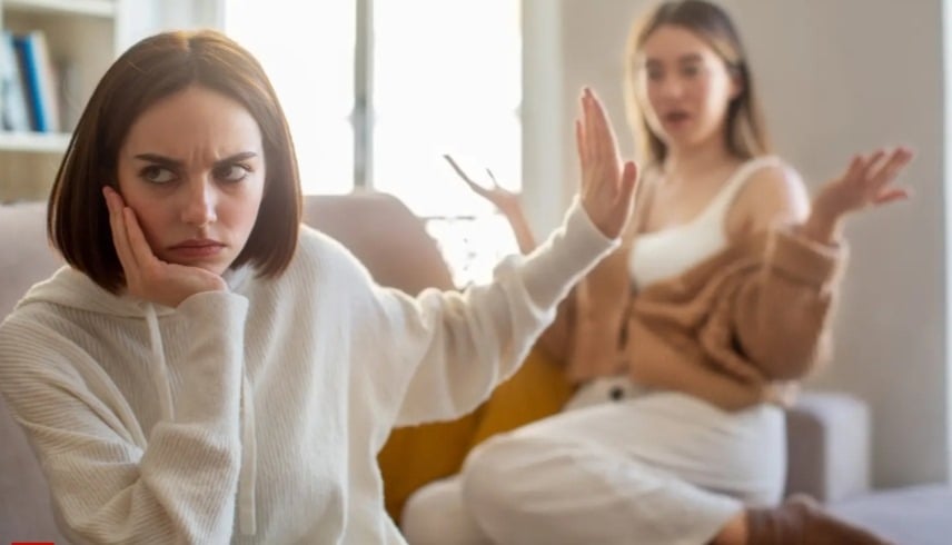 العلاقات السامة.. عندما يتحول الأصدقاء إلى مصاصي طاقة