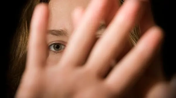 تعدّى جنسيا على بناته.. تفاصيل جديدة حول قضية الطبيب