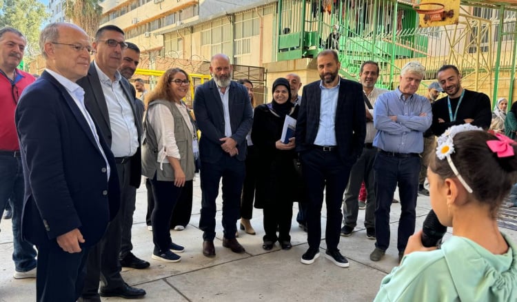 حجار زار ووفد اليونيسف مركز المبرّات لإيواء النازحين