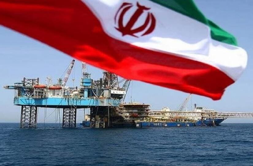 النفط يتجه لارتفاع أسبوعي مع تصاعد العقوبات ضد إيران