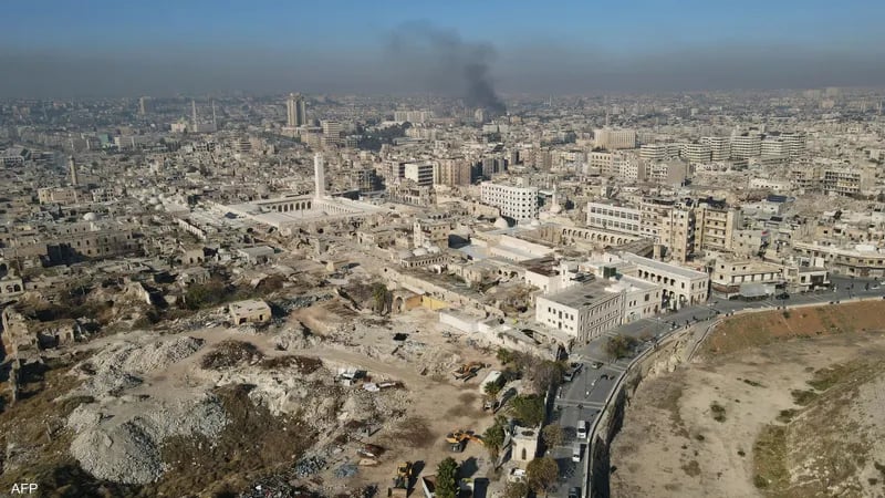 بعد إحكام سيطرتها عليها.. الفصائل المسلحة تفرض حظرا شاملا للتجوال في مدينة حلب