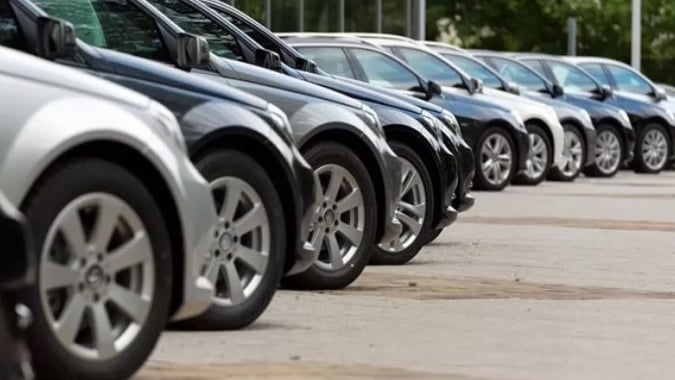 نقيب مستوردي السيارات المستعملة: قيمة السيارات المتضررة جراء العدوان بلغت نحو 50 مليون دولار