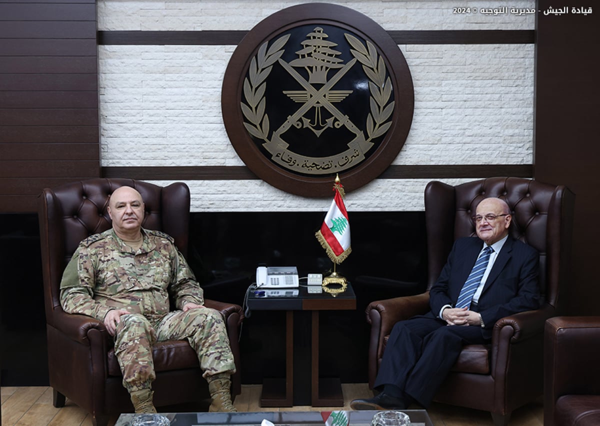 قائد الجيش التقى كبير مستشاري وزارة الدفاع البريطانية وبحثا سبل تعزيز التعاون بين جيشَي البلدَين