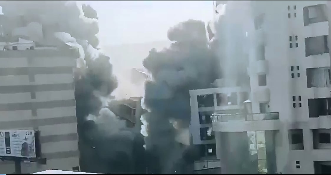 بالفيديو .. مبنى سوّي بالأرض بلحظة جراء غارة على حارة حريك