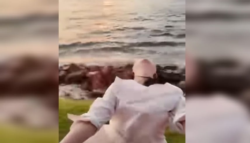 فيديو صادم.. سائحة تسقط من نافذة قطار أثناء التقاط "سلفي"